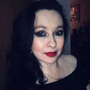 Meet your Posher, Alma delia